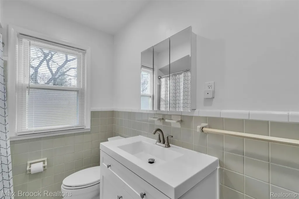 1257 S. Eton Birmingham City MI 48009