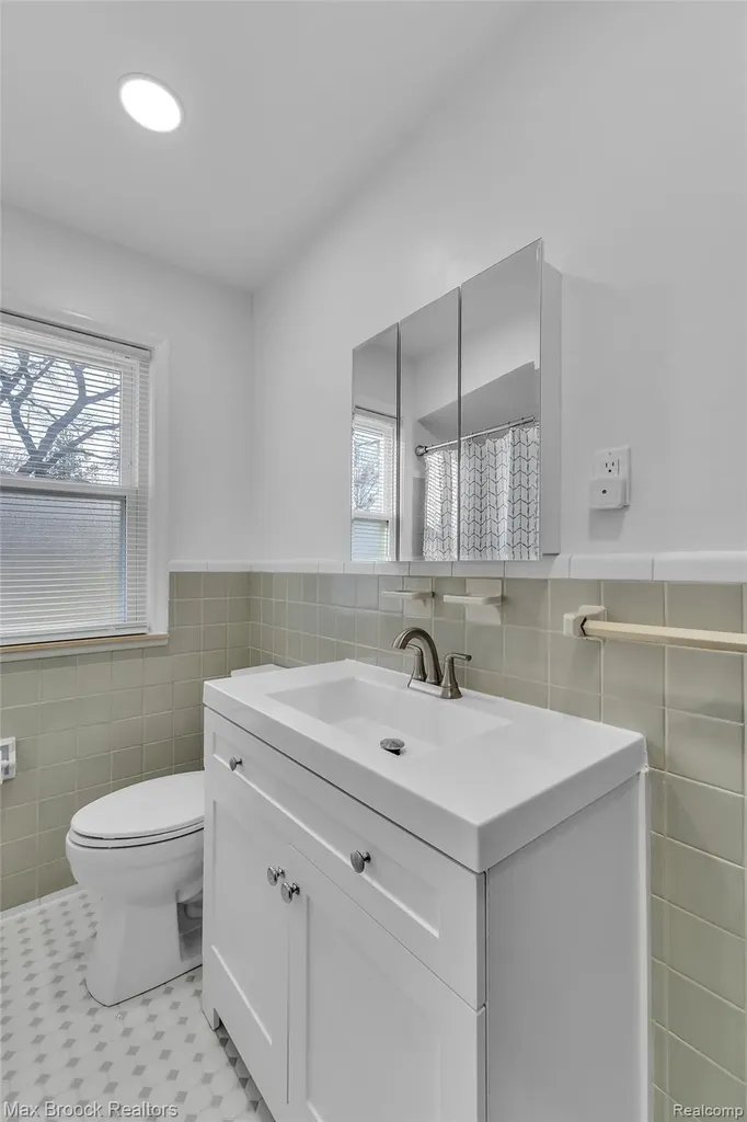 1257 S. Eton Birmingham City MI 48009