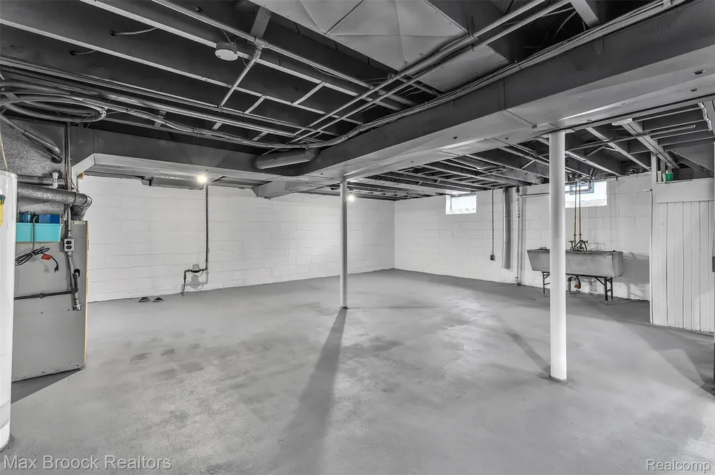 1257 S. Eton Birmingham City MI 48009