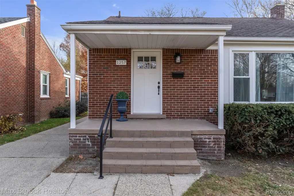 1257 S. Eton Birmingham City MI 48009
