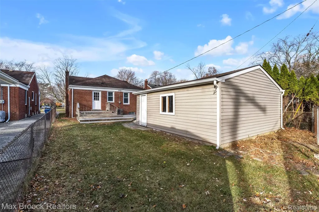 1257 S. Eton Birmingham City MI 48009