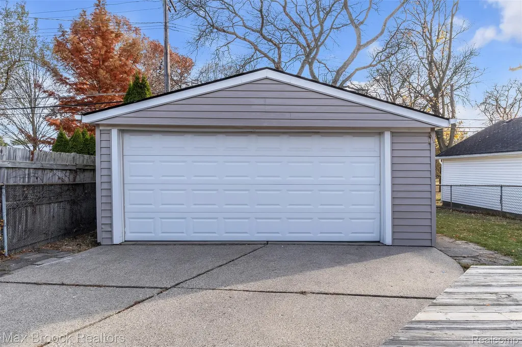 1257 S. Eton Birmingham City MI 48009