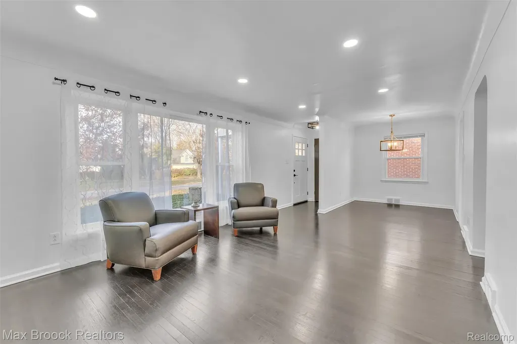 1257 S. Eton Birmingham City MI 48009