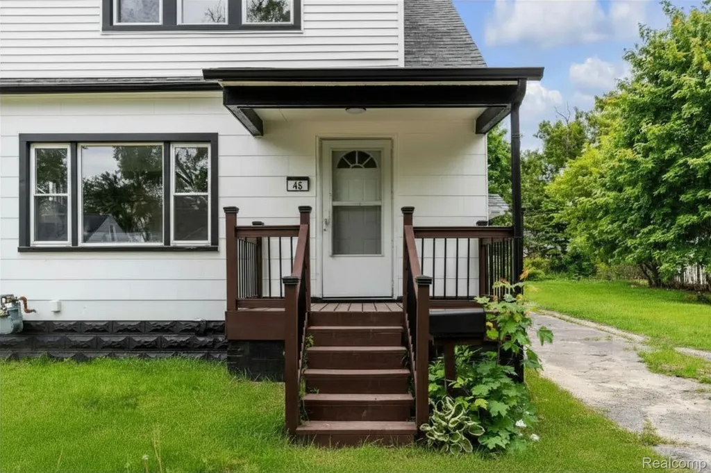 45 E Rutgers Avenue Pontiac City MI 48340