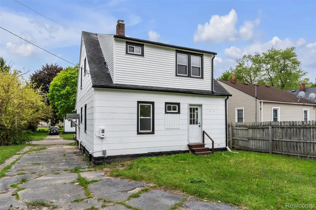45 E Rutgers Avenue Pontiac City MI 48340