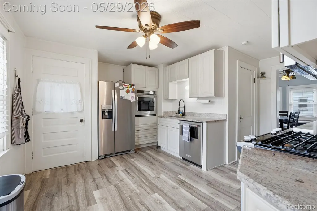 24248 Hayes Avenue Eastpointe City MI 48021