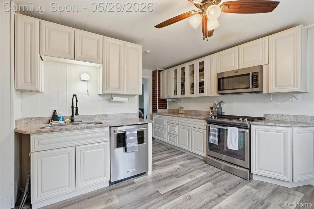 24248 Hayes Avenue Eastpointe City MI 48021