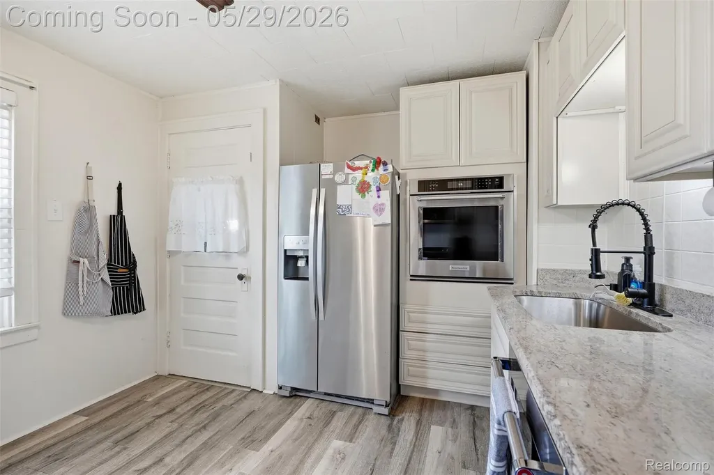 24248 Hayes Avenue Eastpointe City MI 48021