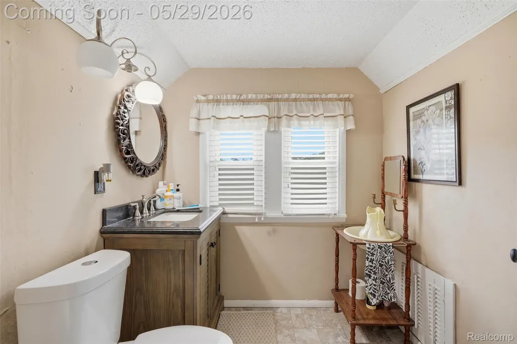 24248 Hayes Avenue Eastpointe City MI 48021