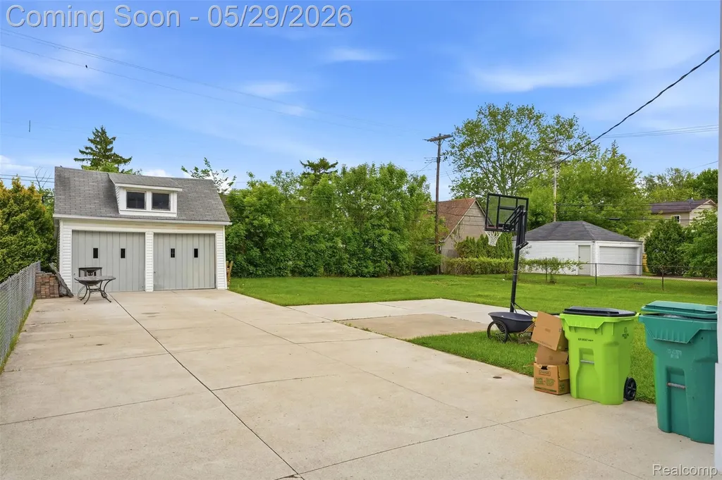 24248 Hayes Avenue Eastpointe City MI 48021