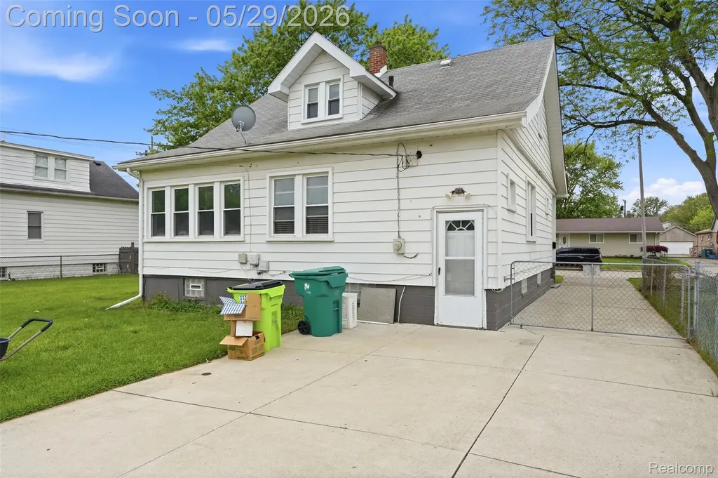 24248 Hayes Avenue Eastpointe City MI 48021