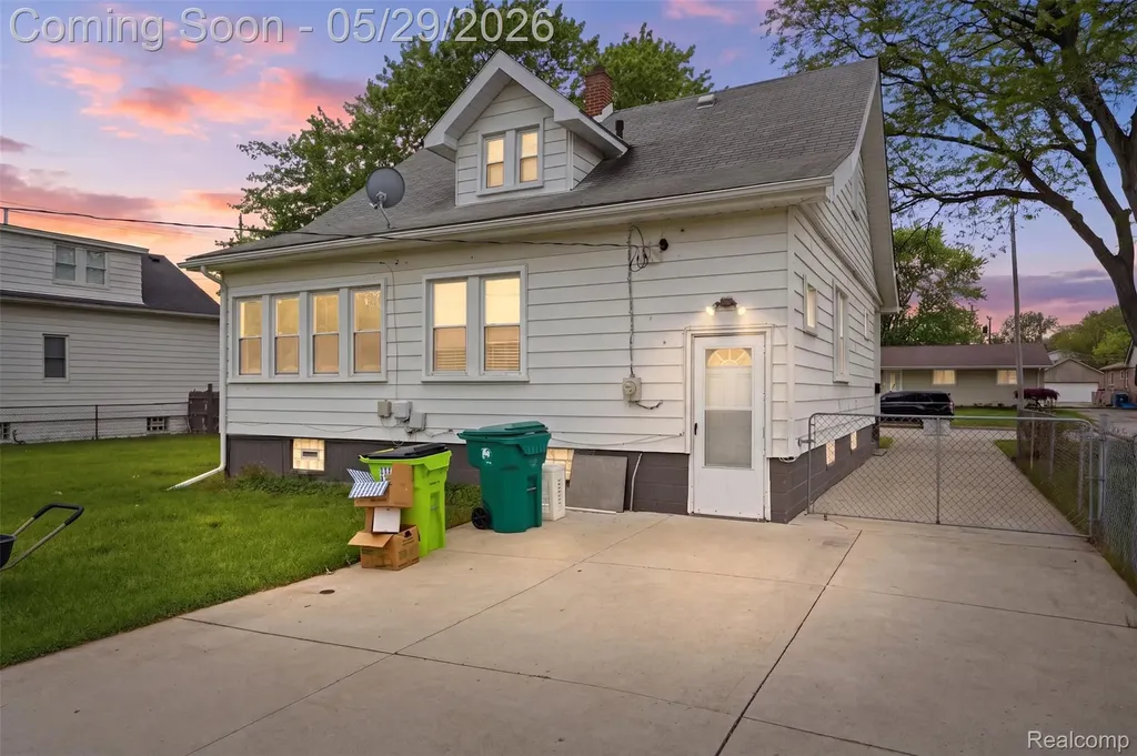 24248 Hayes Avenue Eastpointe City MI 48021