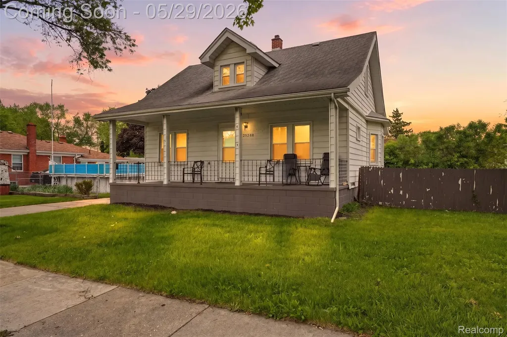 24248 Hayes Avenue Eastpointe City MI 48021