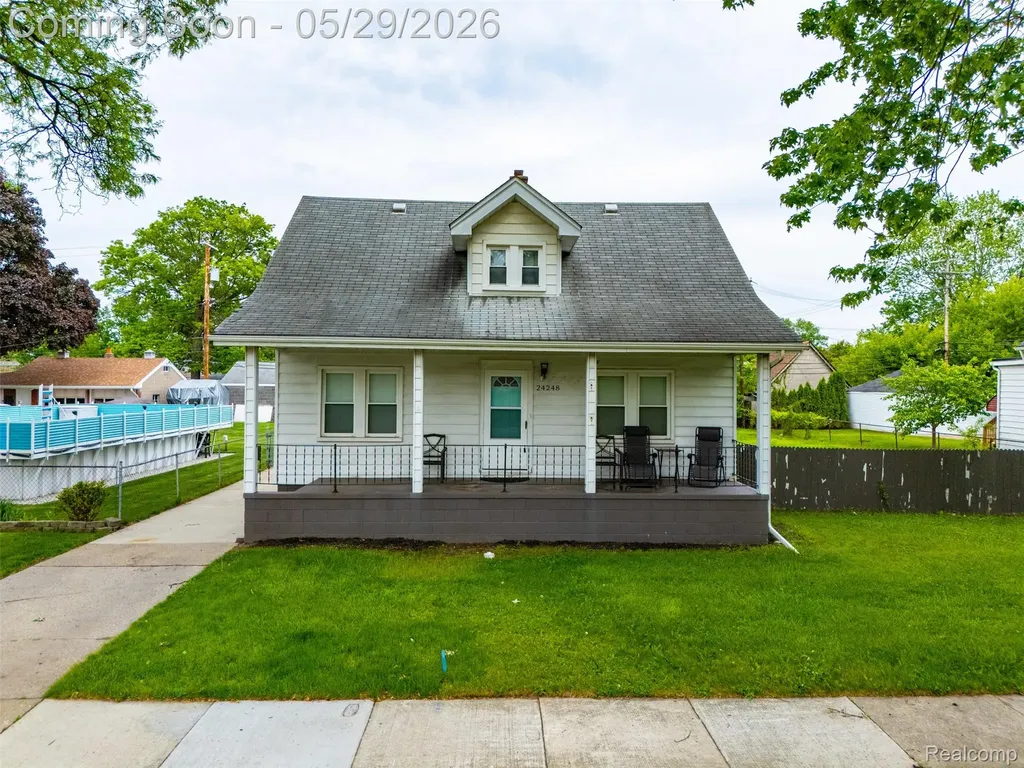 24248 Hayes Avenue Eastpointe City MI 48021
