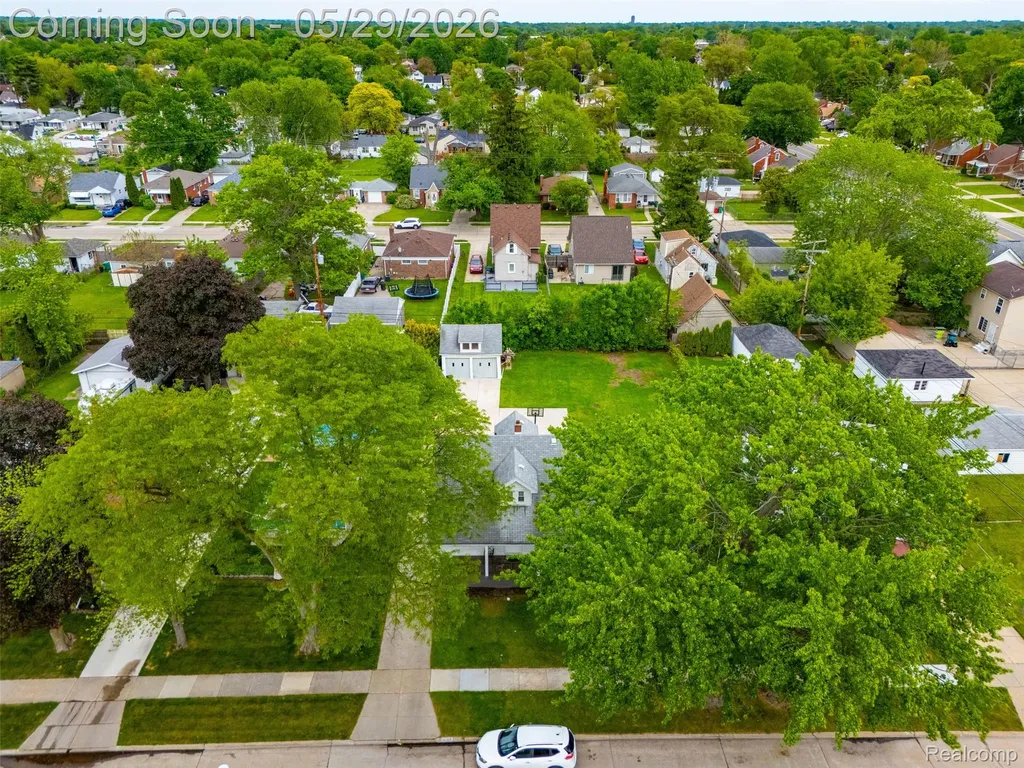 24248 Hayes Avenue Eastpointe City MI 48021