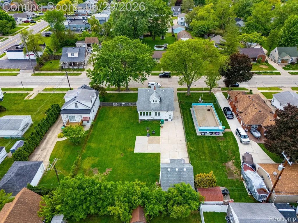 24248 Hayes Avenue Eastpointe City MI 48021