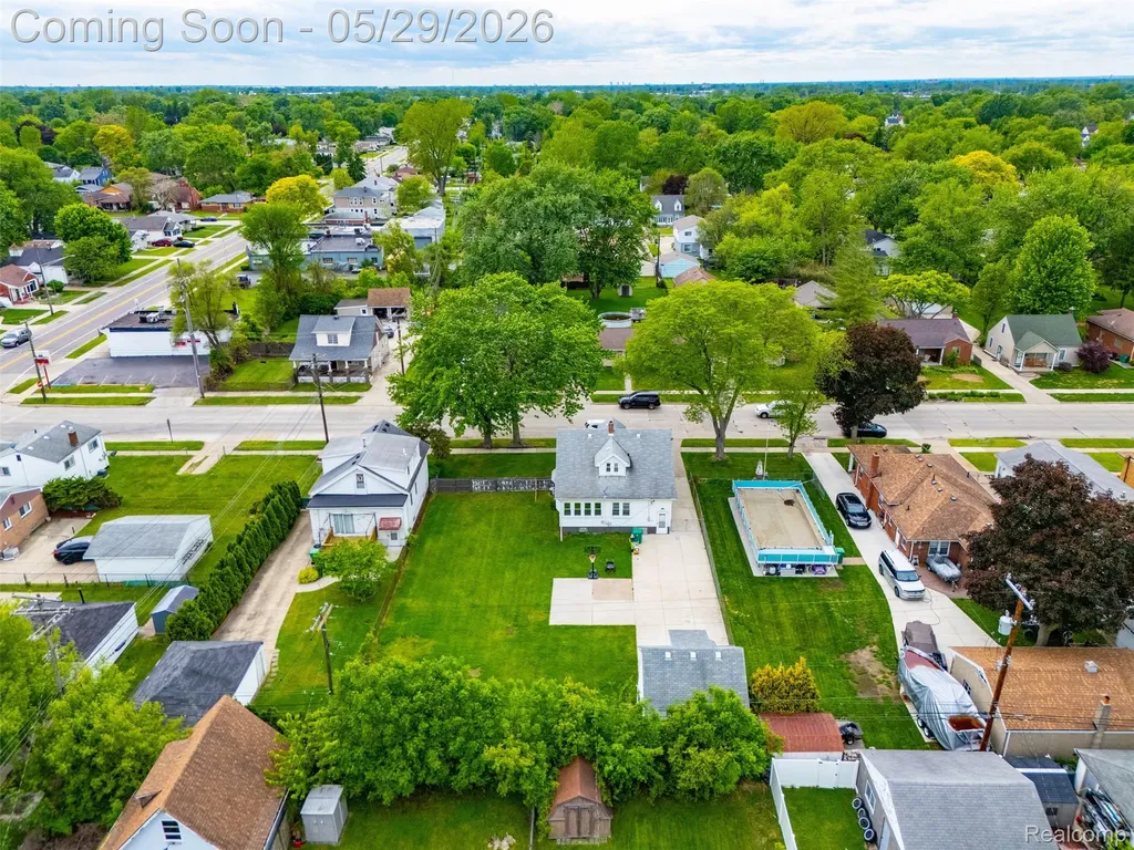 24248 Hayes Avenue Eastpointe City MI 48021