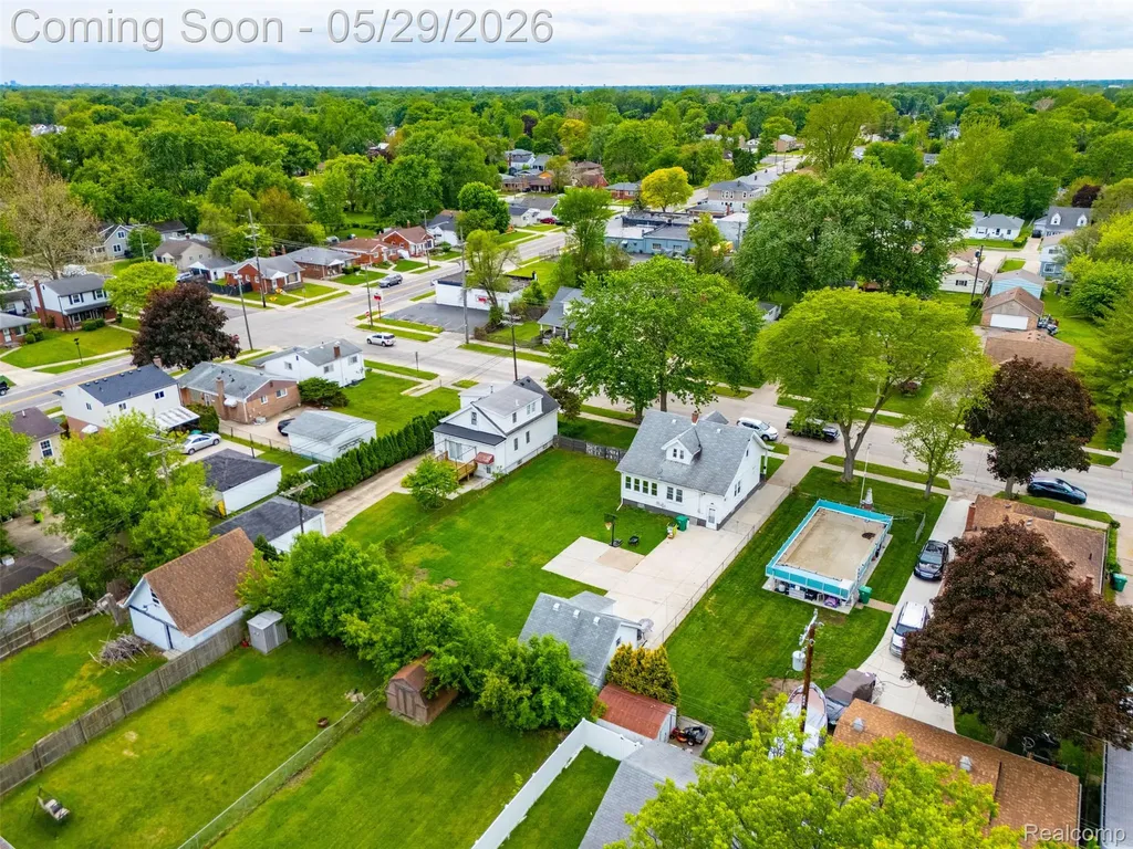 24248 Hayes Avenue Eastpointe City MI 48021