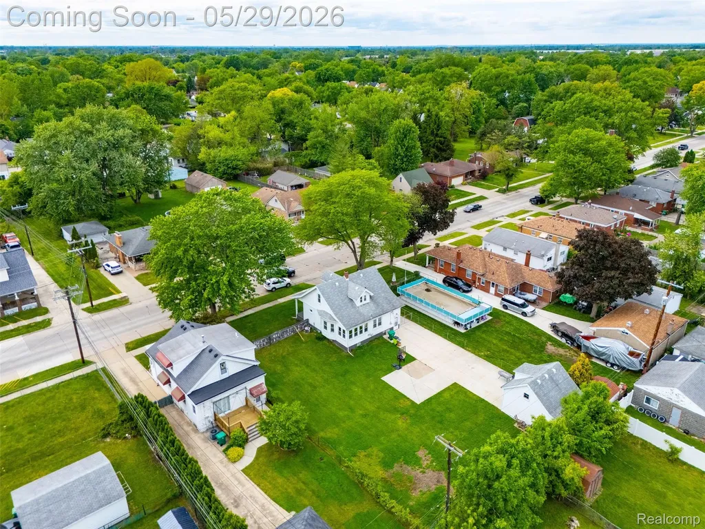 24248 Hayes Avenue Eastpointe City MI 48021
