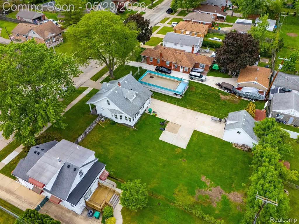 24248 Hayes Avenue Eastpointe City MI 48021