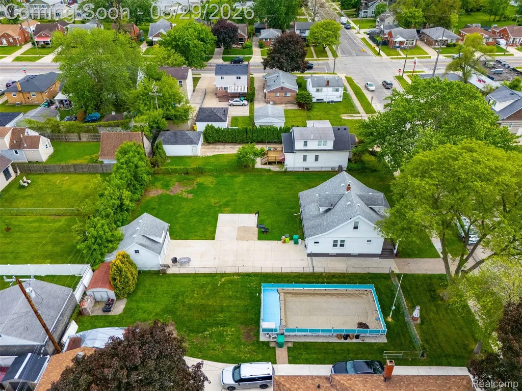 24248 Hayes Avenue Eastpointe City MI 48021