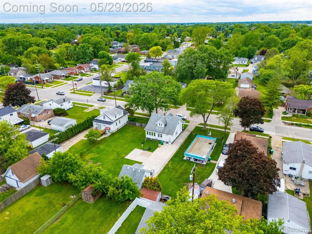 24248 Hayes Avenue Eastpointe City MI 48021