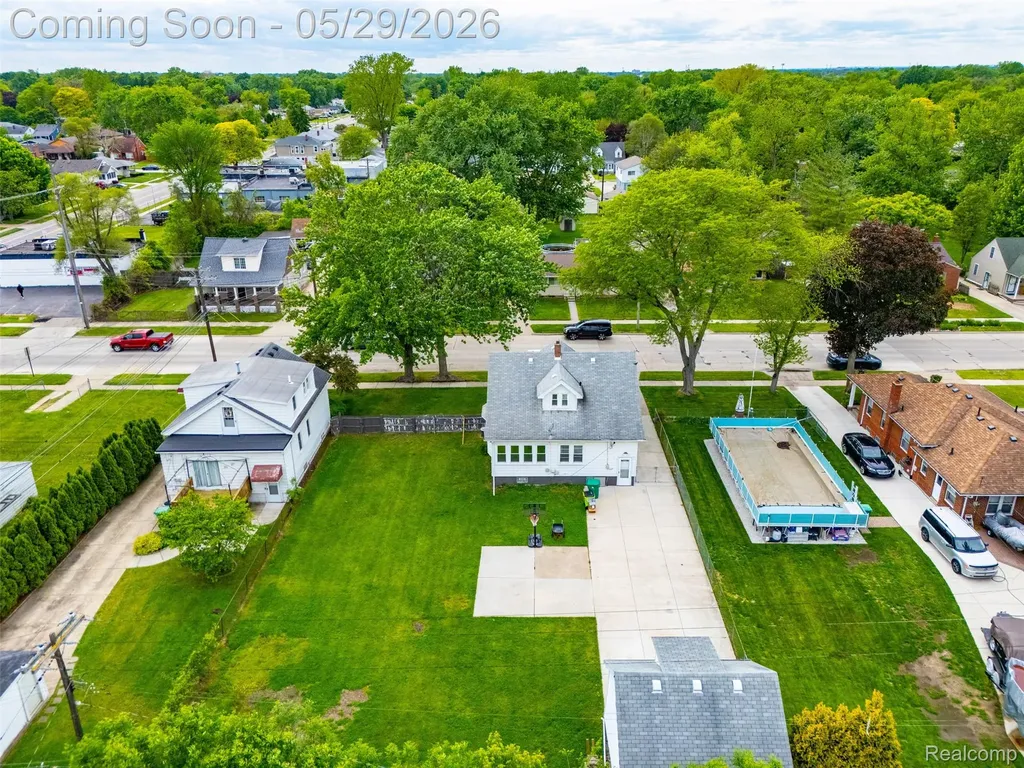 24248 Hayes Avenue Eastpointe City MI 48021