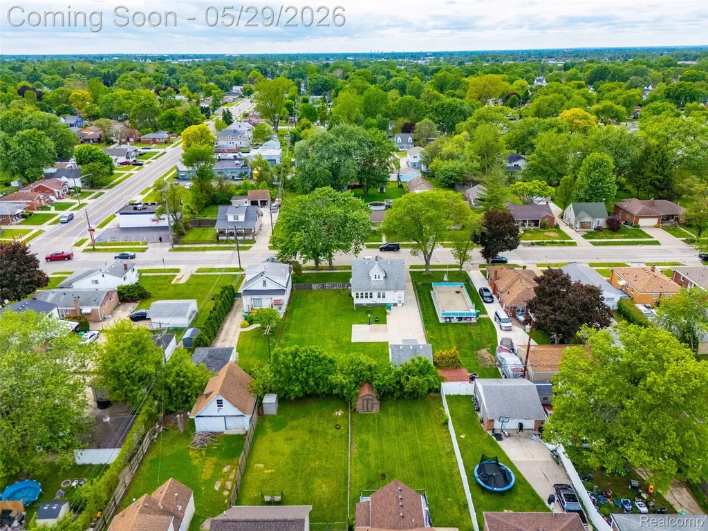 24248 Hayes Avenue Eastpointe City MI 48021