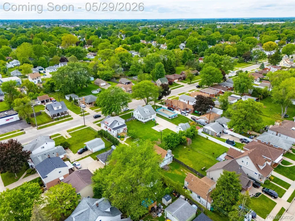 24248 Hayes Avenue Eastpointe City MI 48021