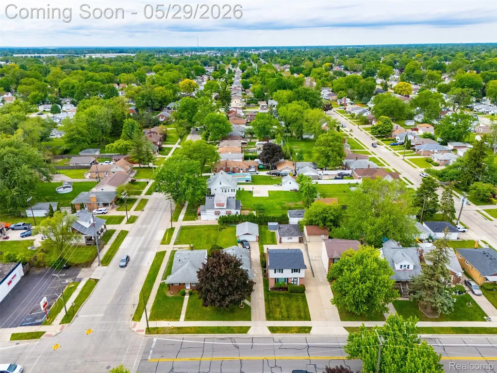 24248 Hayes Avenue Eastpointe City MI 48021