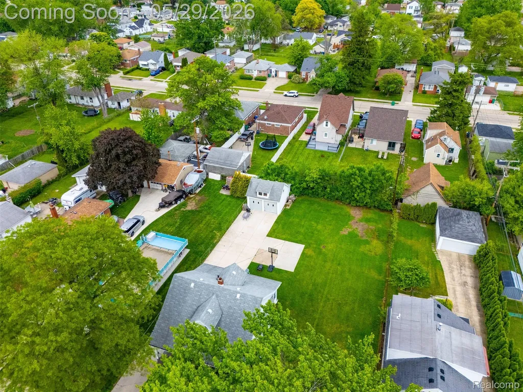 24248 Hayes Avenue Eastpointe City MI 48021
