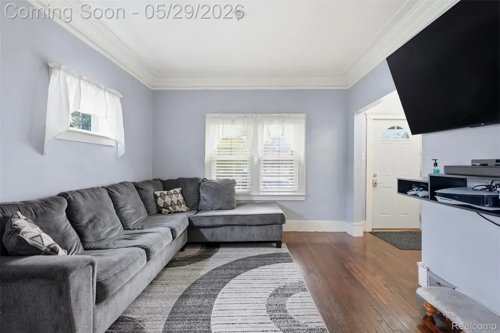24248 Hayes Avenue Eastpointe City MI 48021