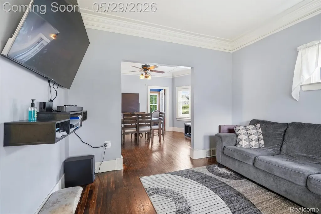 24248 Hayes Avenue Eastpointe City MI 48021