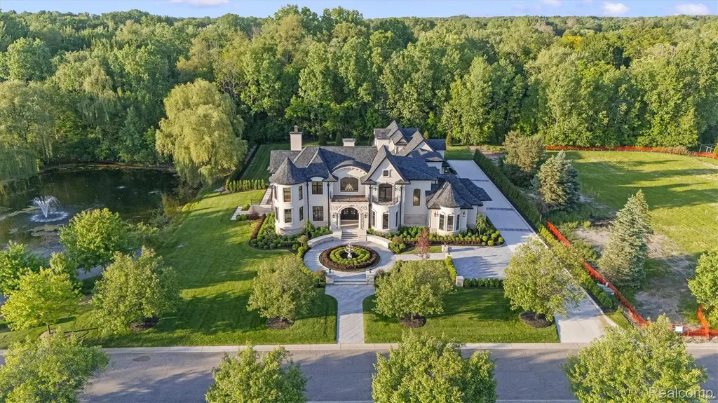 575 Chase Lane Bloomfield Hills City MI 48304