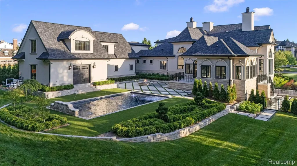 575 Chase Lane Bloomfield Hills City MI 48304