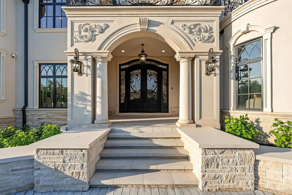 575 Chase Lane Bloomfield Hills City MI 48304