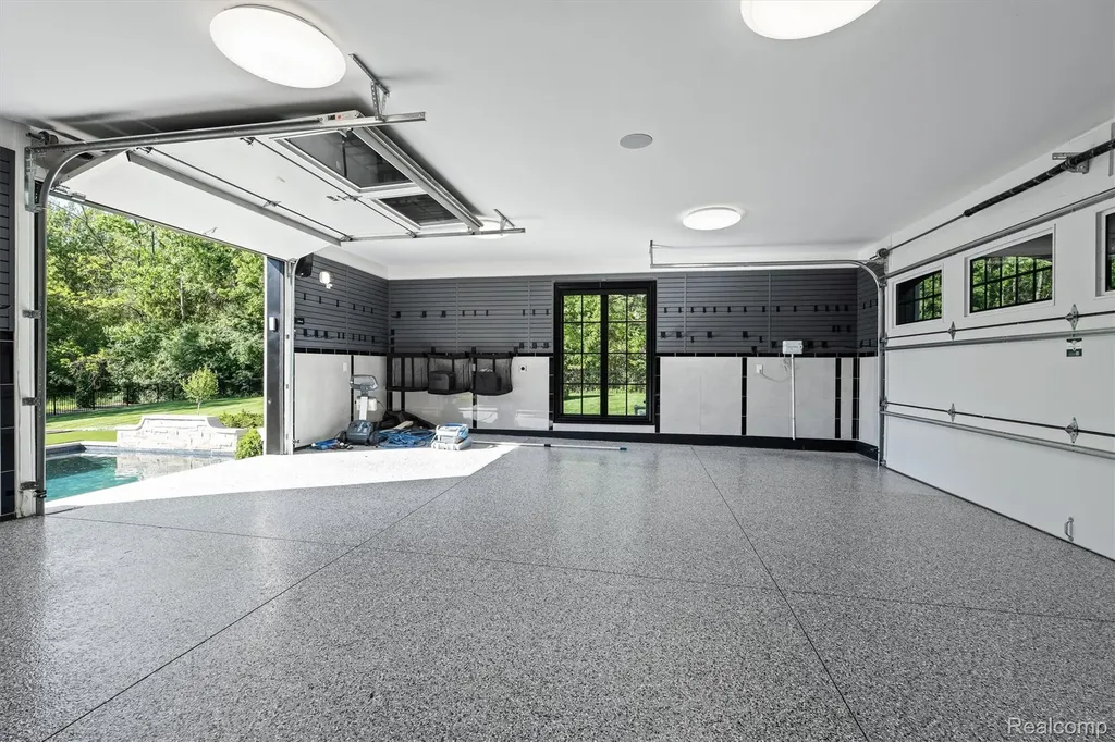 575 Chase Lane Bloomfield Hills City MI 48304