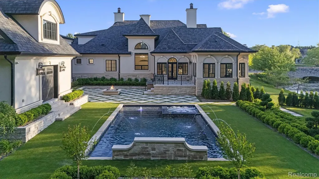 575 Chase Lane Bloomfield Hills City MI 48304