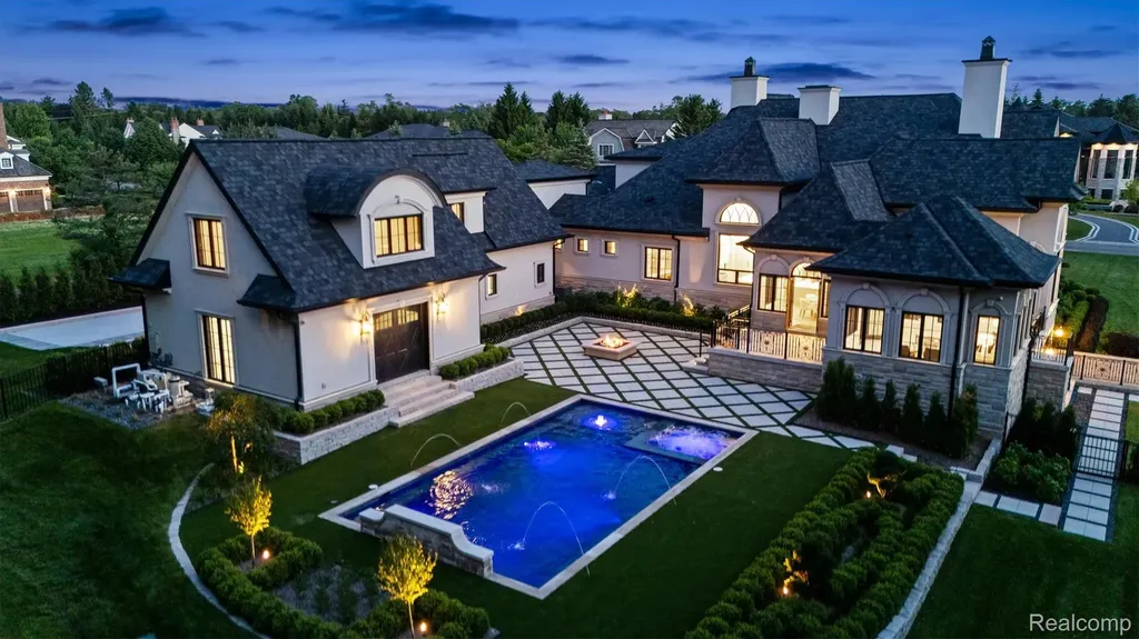 575 Chase Lane Bloomfield Hills City MI 48304