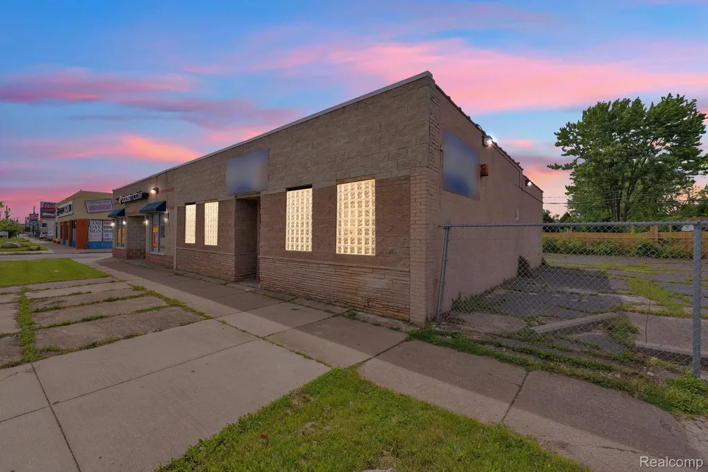 18311 - 18327 W Warren Avenue Detroit City MI 48228