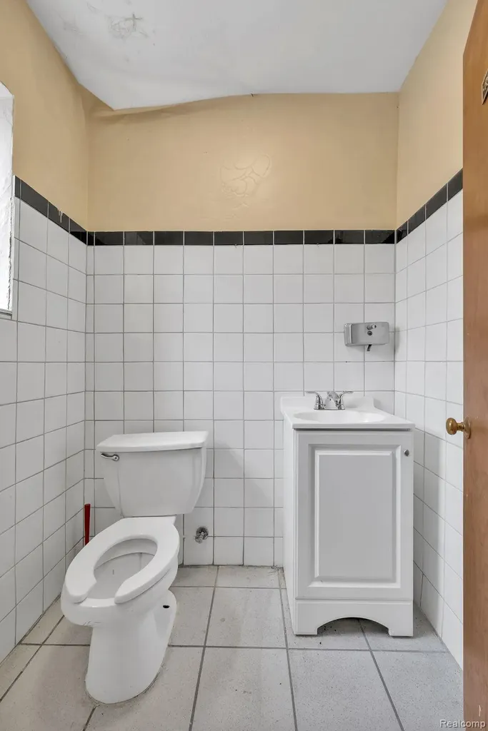 18311 - 18327 W Warren Avenue Detroit City MI 48228