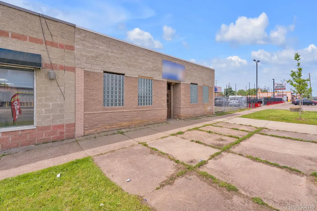 18311 - 18327 W Warren Avenue Detroit City MI 48228