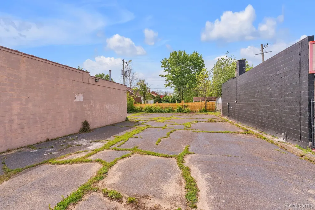 18311 - 18327 W Warren Avenue Detroit City MI 48228
