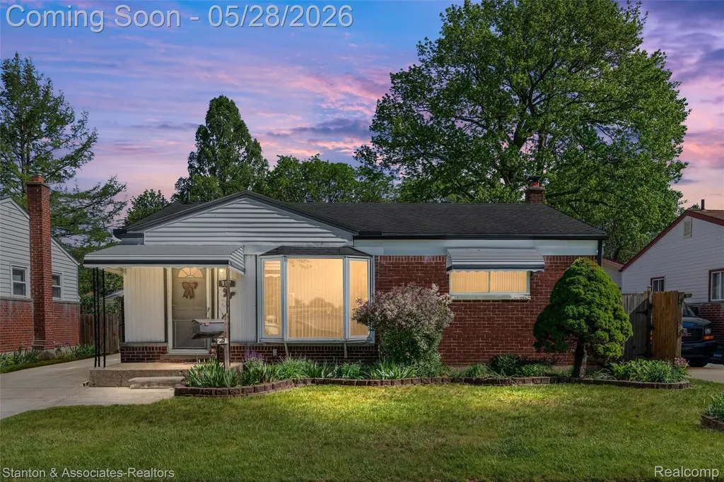917 E Farnum Avenue Madison Heights City MI 48071