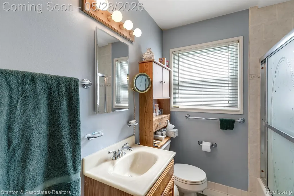 917 E Farnum Avenue Madison Heights City MI 48071