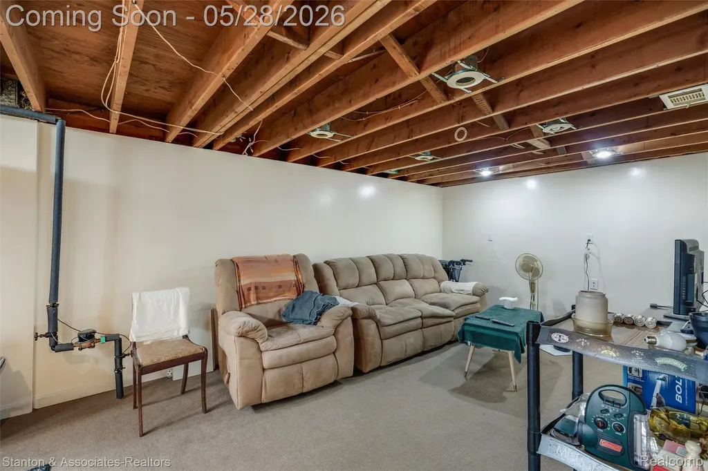 917 E Farnum Avenue Madison Heights City MI 48071