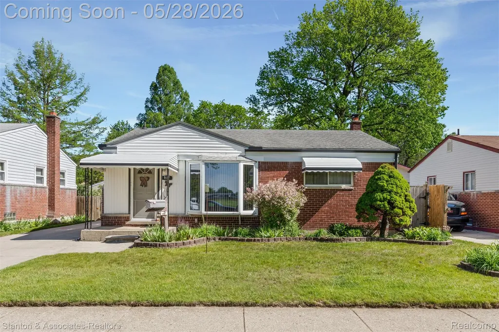 917 E Farnum Avenue Madison Heights City MI 48071