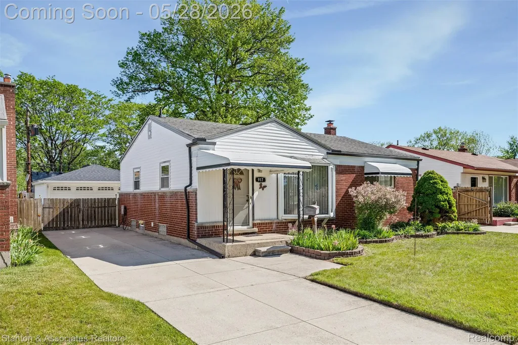 917 E Farnum Avenue Madison Heights City MI 48071