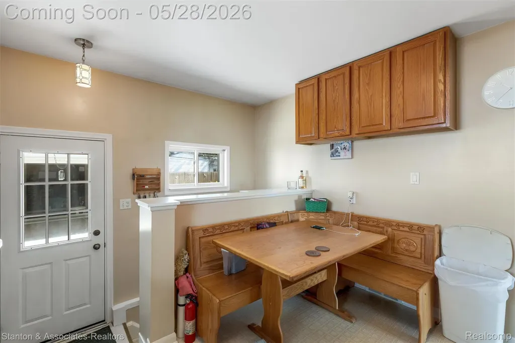917 E Farnum Avenue Madison Heights City MI 48071