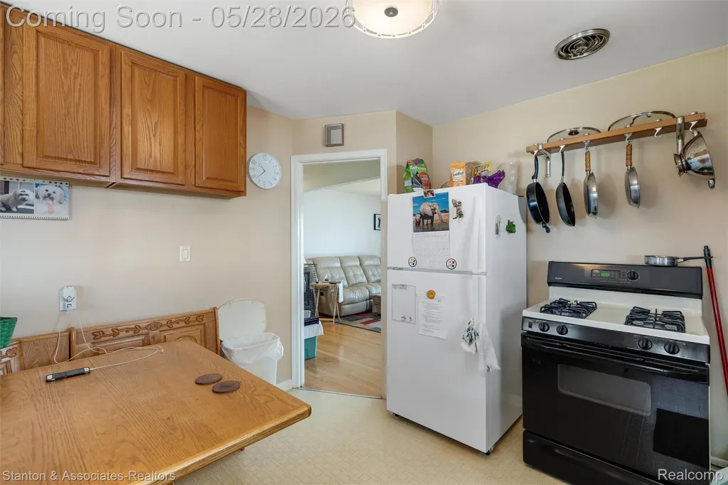 917 E Farnum Avenue Madison Heights City MI 48071